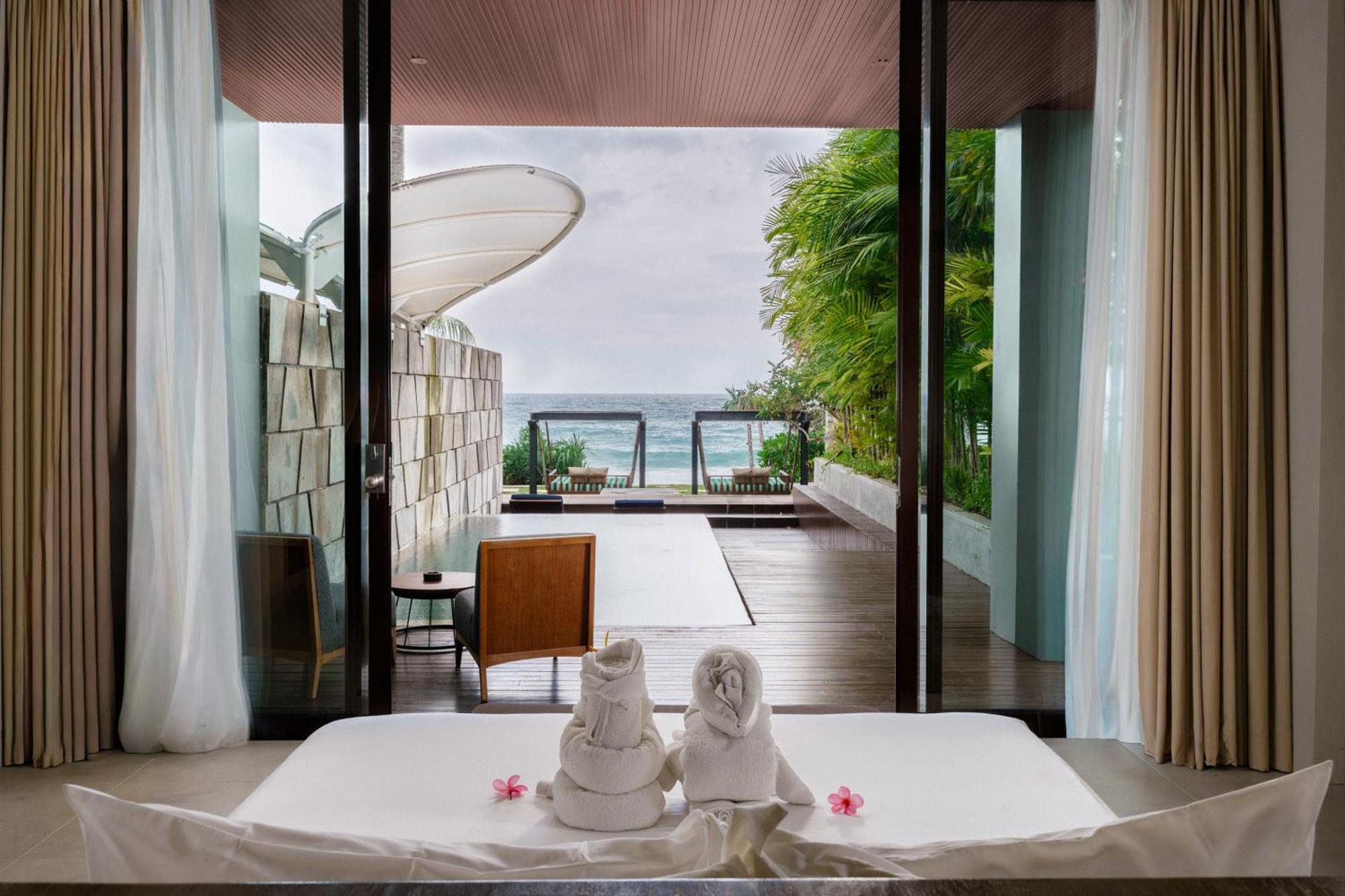 Oceanfront Suite Infinity Pool